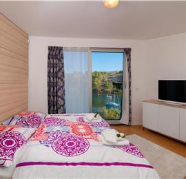 5 bedroom villa with heated infinity pool and sea views near Milna, Brac Island, sleeps 10